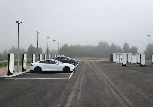 Tesla Supercharger in Rena Norway 2450