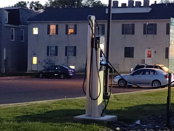 ChargePoint Charging Station EV Charging Station at Myrtle St