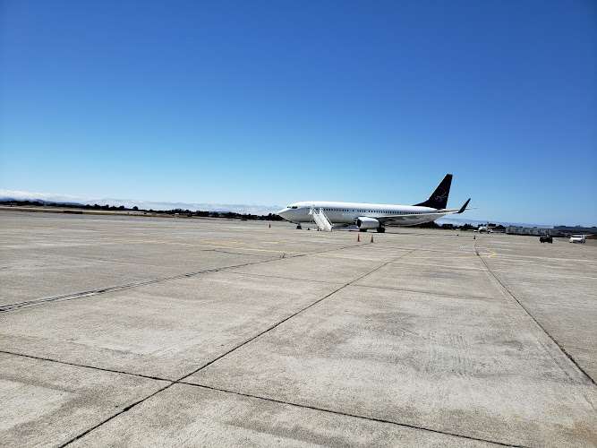 Signature Aviation OAK - Oakland Int'l Airport EV Charging Station at 8433 Earhart Rd