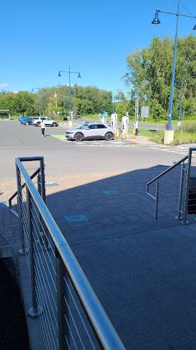 Shell Recharge Charging Station EV Charging Station at I-90 Westbound