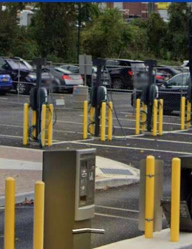 Electric Vehicle Charging Station EV Charging Station at North White Plains