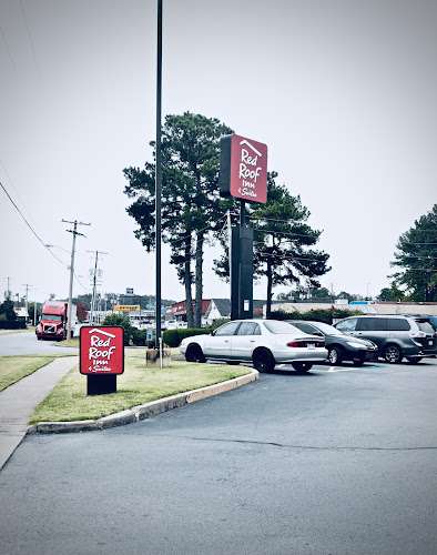 Red Roof Inn & Suites Little Rock EV Charging Station at 8115 Frenchmans Ln