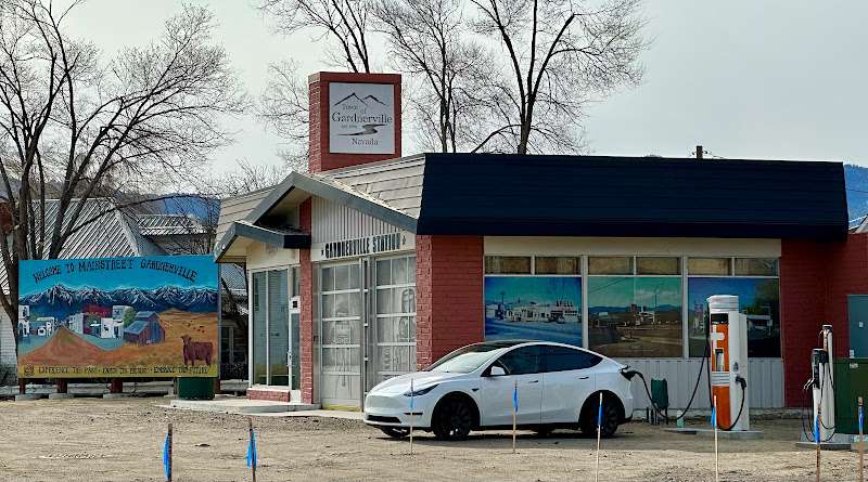 ChargePoint Charging Station EV Charging Station at 1395 U.S. Hwy 395 N