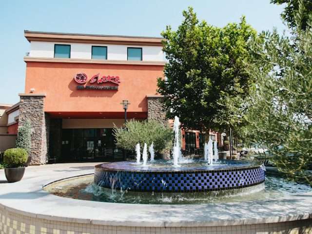 Mountain Grove Shopping Center in Redlands California