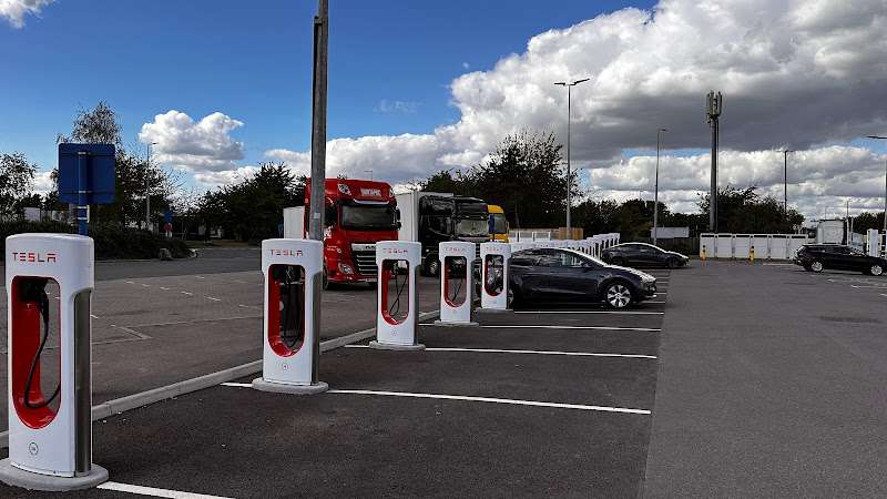 GRIDSERVE Charging Station EV Charging Station at 30/31 M25
