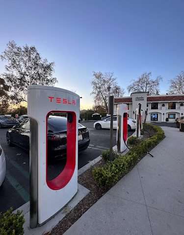 Tesla Supercharger in Thousand Oaks California