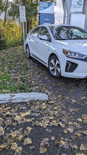 Circuit électrique Charging Station EV Charging Station at 521 Rue Vachon