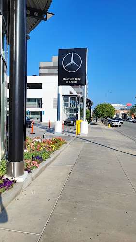 ChargePoint Charging Station EV Charging Station at 16721 Ventura Blvd