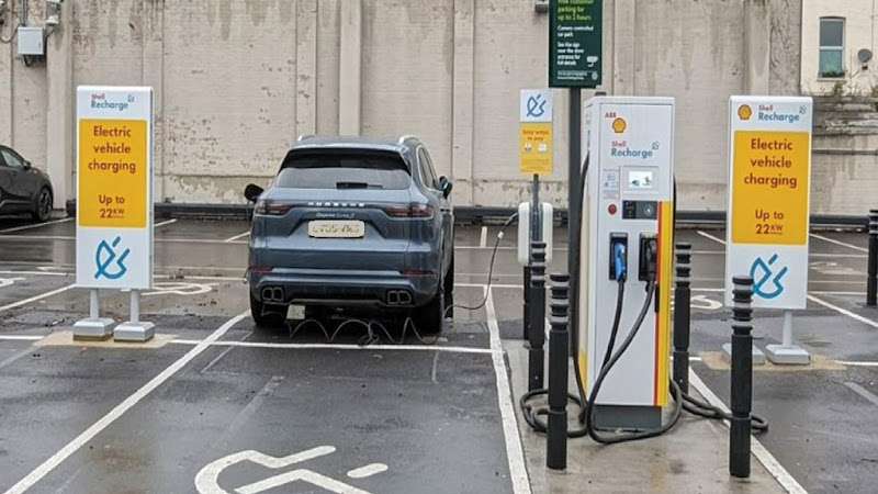 Shell Recharge Charging Station EV Charging Station at 366 Holloway Rd
