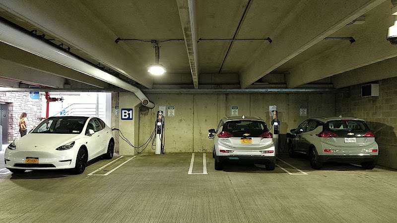 ChargePoint Charging Station EV Charging Station at 400 Main St