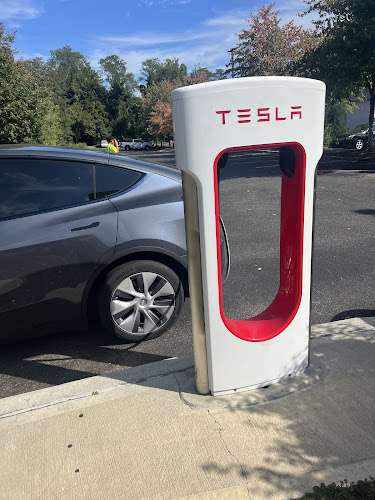 Tesla Supercharger EV Charging Station at Jericho Turnpike #271
