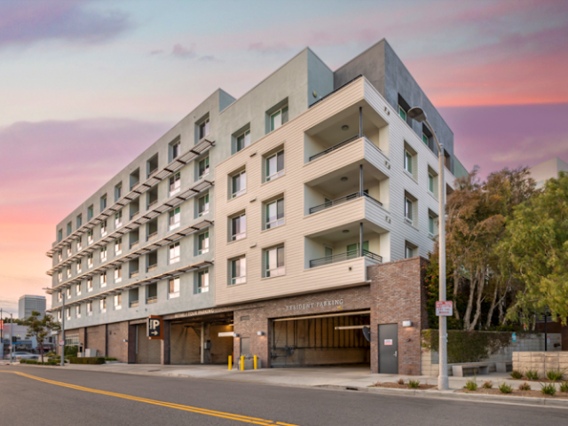 Wilshire La Brea Apartments in Los Angeles California