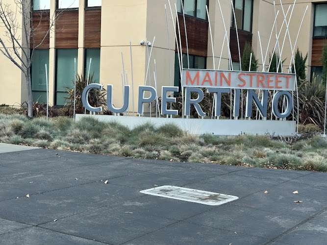 Apple Apple Park Visitor Center EV Charging Station at 10600 N Tantau Ave