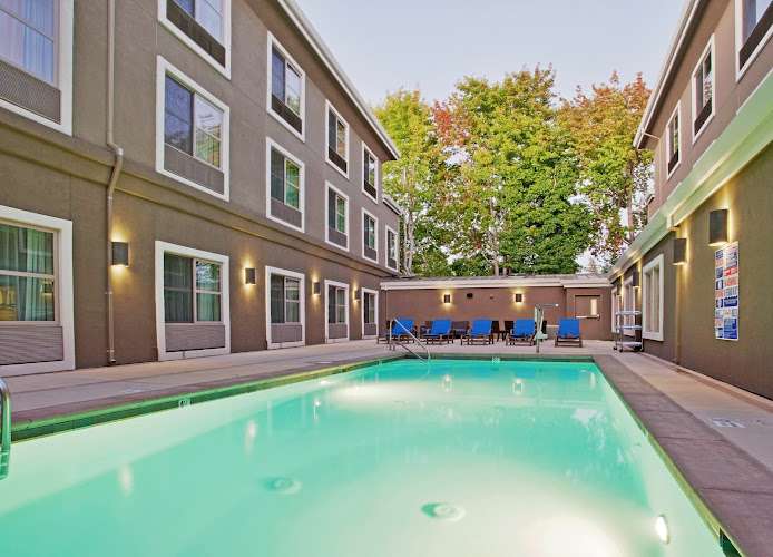 Holiday Inn Express & Suites Santa Cruz