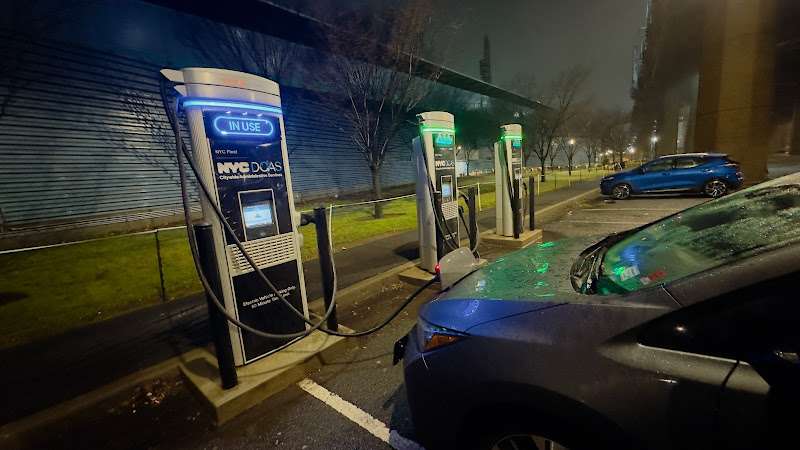 ChargePoint Charging Station EV Charging Station at 10 Central Rd