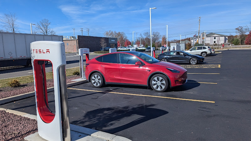Tesla Supercharger EV Charging Station at PA-940 #3190