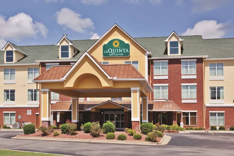 La Quinta Inn & Suites by Wyndham Oxford - Anniston EV Charging Station at 100 Colonial Dr