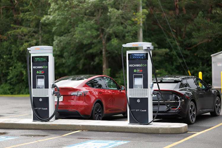 ChargePoint Charging Station EV Charging Station at 580 Rue Victoria