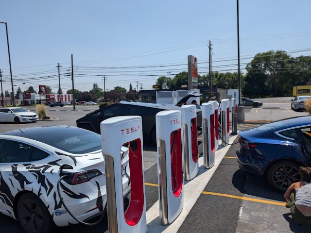 Tesla Supercharger in Klamath Falls Oregon