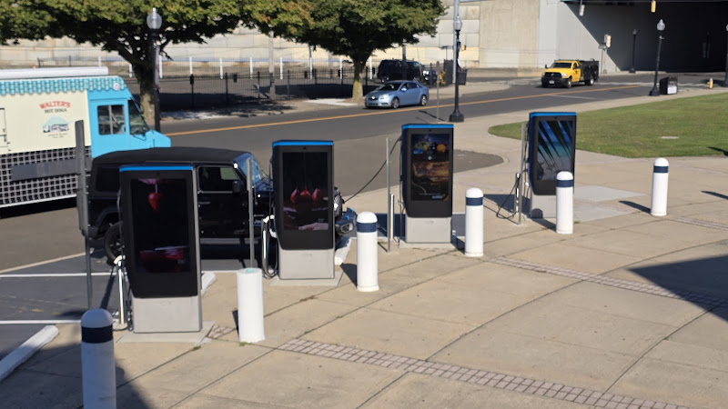 Shell Recharge Charging Station EV Charging Station at 500 Broad St