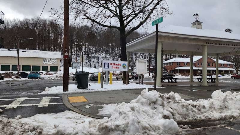 ChargePoint Charging Station EV Charging Station at 640 Main St