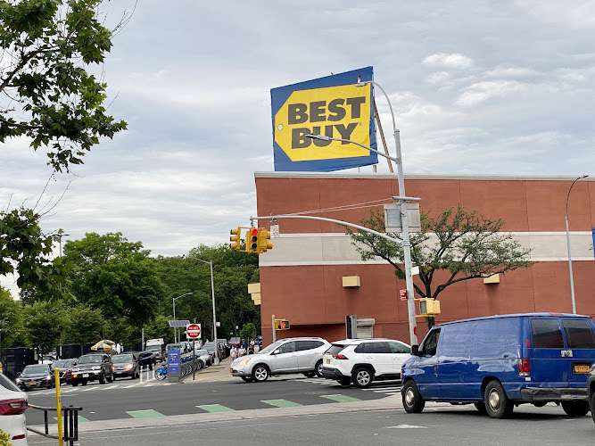 Best Buy EV Charging Station at 5001 Northern Blvd