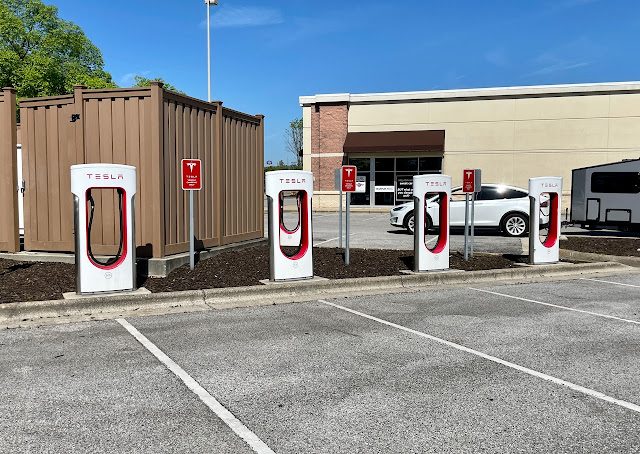 Tesla Supercharger in Oxford Alabama