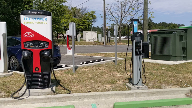ChargePoint Charging Station EV Charging Station at 1118 S Lewis St
