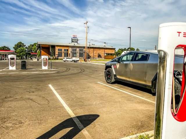 Tesla Supercharger in Cornersville Tennessee