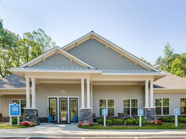 Crowne at Cahaba River Apartments in Birmingham Alabama