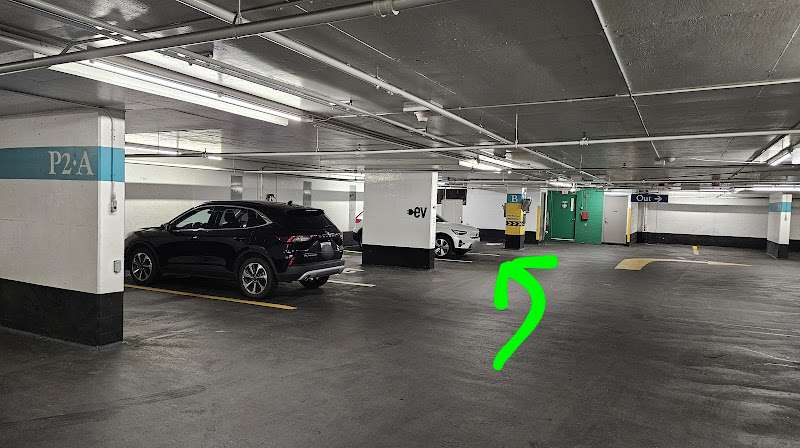 ChargePoint Charging Station EV Charging Station at 200 King St W