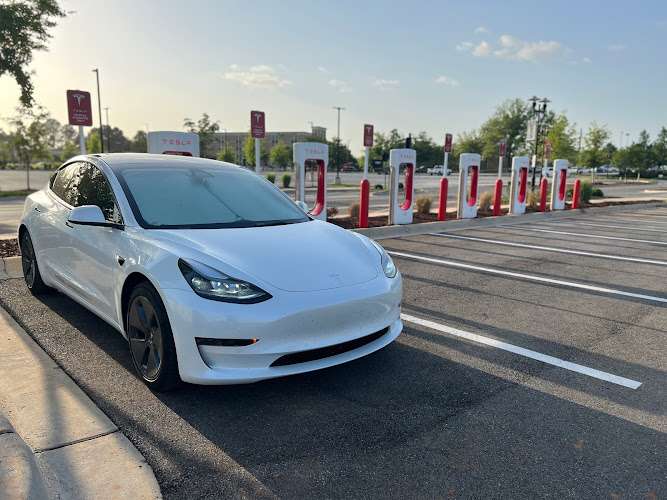 Tesla Supercharger EV Charging Station at University Dr #5909