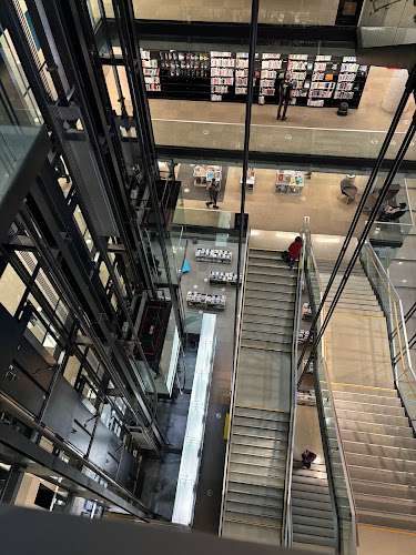 ChargePoint Charging Station EV Charging Station at 475 Boul. de Maisonneuve E