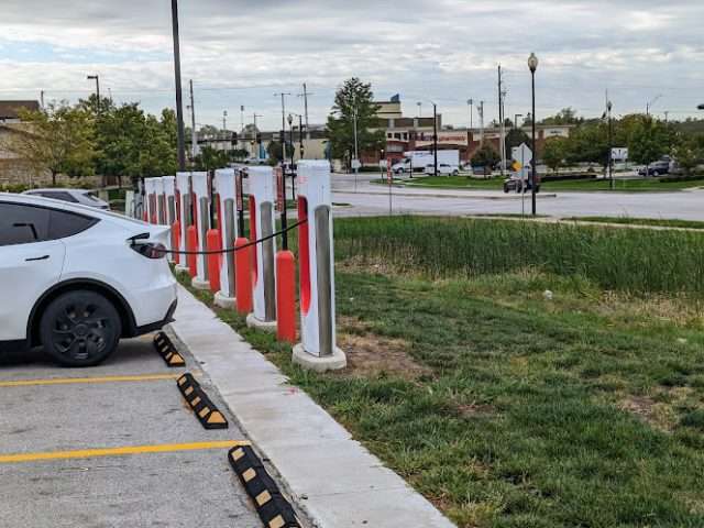 Tesla Supercharger in Liberty Missouri