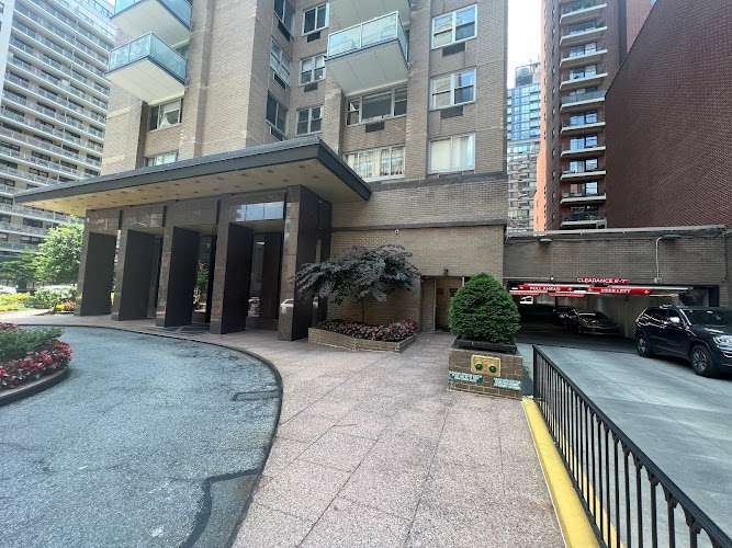 Blink Charging Station EV Charging Station at 206 E 88th St