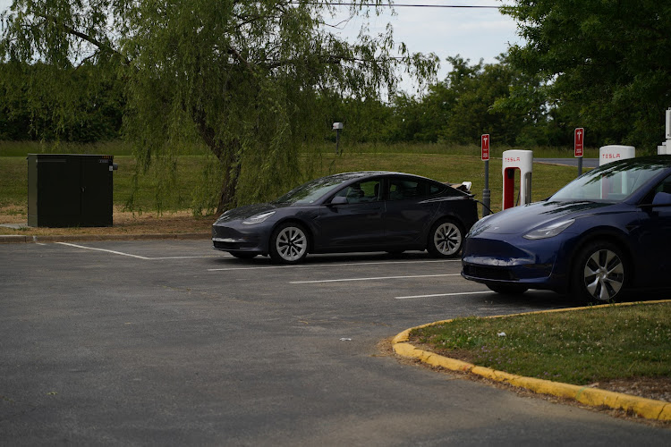 Tesla Supercharger EV Charging Station at Oakland Cir #713