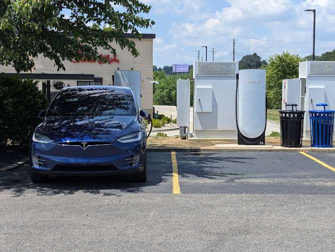 Tesla Supercharger EV Charging Station at 1036 N Mulberry St