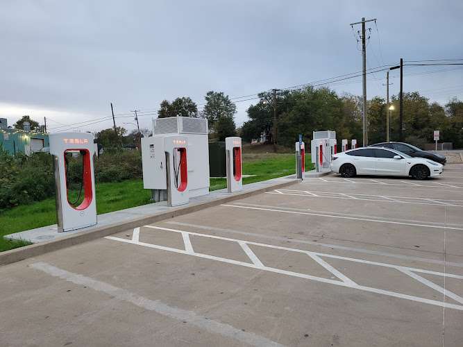 Tesla Supercharger EV Charging Station at US-79 #100