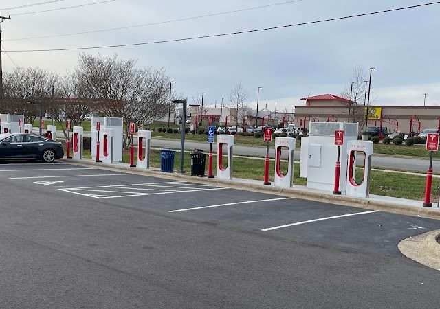Tesla Supercharger in Clemmons North Carolina