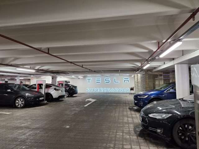 Tesla Supercharger in Oslo Norway 0164
