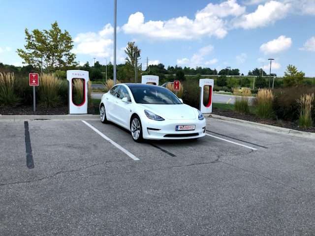 Tesla Supercharger in Independence Missouri