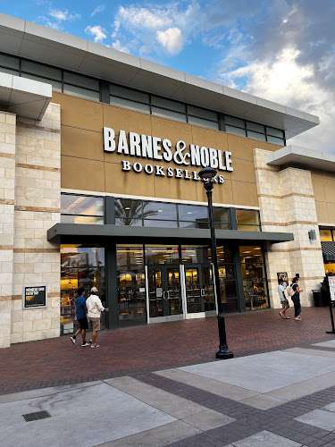 The Shoppes At Chino Hills EV Charging Station at 13920 City Center Dr