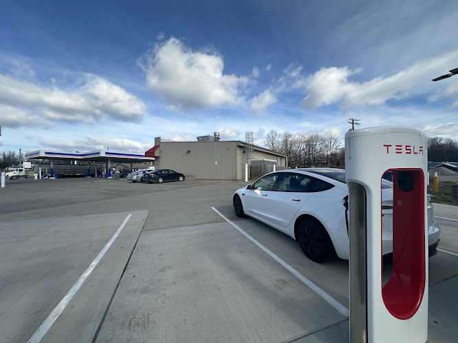 Tesla Supercharger EV Charging Station at Hopkinsville Rd #162