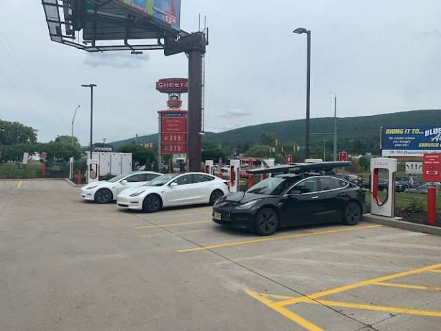 Tesla Supercharger in Altoona Pennsylvania