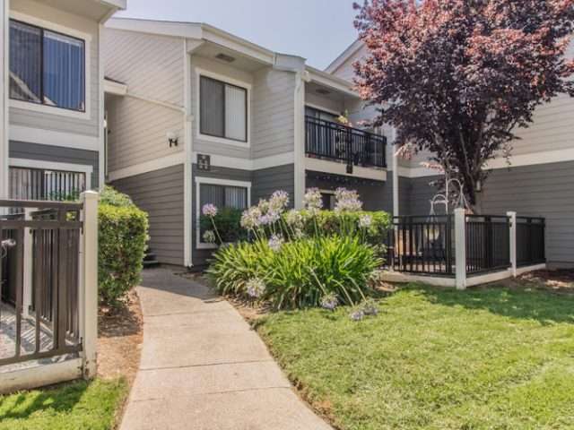 Brookside Oaks Apartments in Sunnyvale California