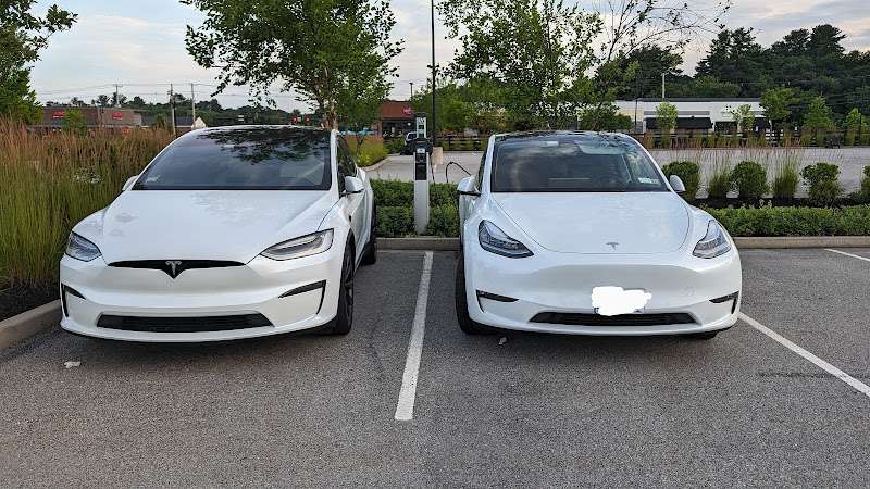 ChargePoint Charging Station EV Charging Station at 528 Boston Post Rd