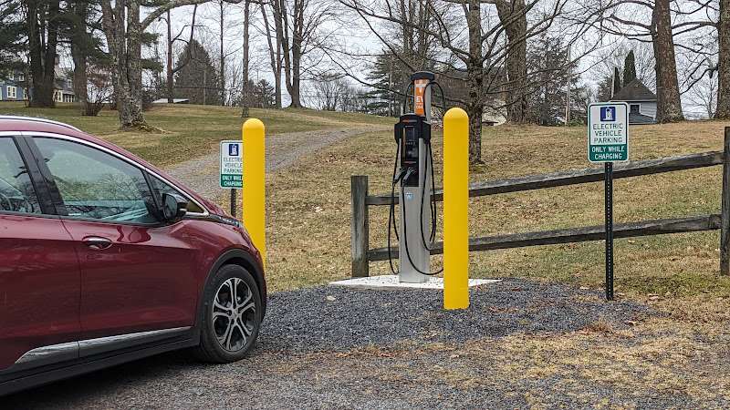 ChargePoint Charging Station EV Charging Station at Clay Ave &