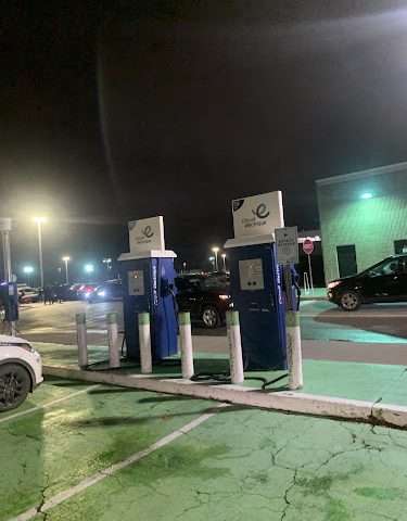 Circuit électrique Charging Station in Gatineau Quebec Canada