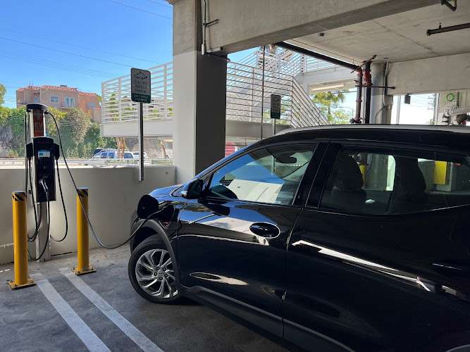 ChargePoint Charging Station EV Charging Station at 4550 W Pico Blvd Suite D304