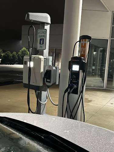 ChargePoint Charging Station EV Charging Station at 801 E Oglethorpe Blvd